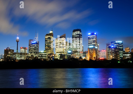 SYDNEY, Australia - Vista dal tramonto dello skyline di Sydney visto da Mrs. Macquarie's Point Foto Stock