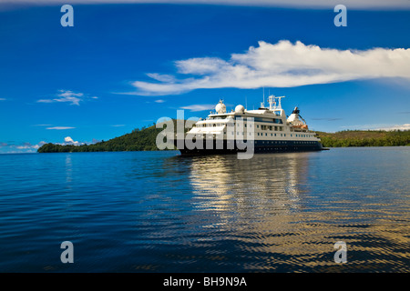 Il tedesco integrato basato su australiano expedition cruiser Orion Nggela Island Isole Salomone Foto Stock