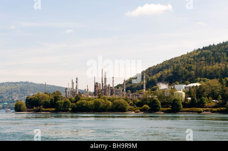 Chevron raffineria di petrolio e il morsetto, Burnaby vicino a Vancouver, BC, Canada Foto Stock