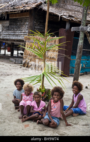 Caratteristiche del suo popolo a riflettere un evidente mix di Melanesia e Micronesia Santa Ana Isola delle Isole Salomone Foto Stock