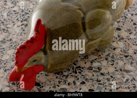 Una gallina di ceramica. Il Museo de Piedra Y Artesania Canaria, l'isola delle Canarie Craft e Museo della Pietra, Camina Real de Gando, Ingenio, Foto Stock