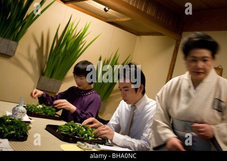 Le esclusive sale da pranzo private club/ristorante 'M' IBU, posseduto dallo Chef Hiroshi Ishida (67yrs old) e moglie Tomiko (63 anni), Tokyo Foto Stock