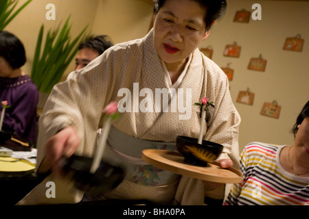 Le esclusive sale da pranzo private club/ristorante 'M' IBU, posseduto dallo Chef Hiroshi Ishida (67yrs old) e moglie Tomiko (63 anni), Tokyo Foto Stock