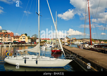 Il porto nella piccola città di Vaxholm in Stockholms Skärgården (arcipelago di Stoccolma), Svezia Foto Stock