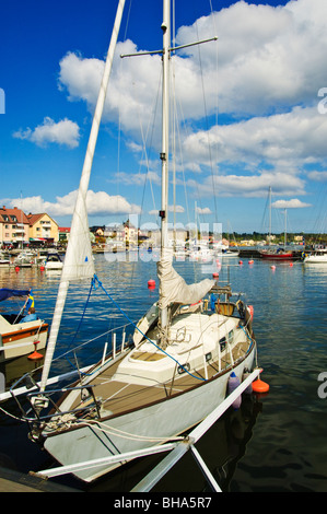 Il porto nella piccola città di Vaxholm in Stockholms Skärgården (arcipelago di Stoccolma), Svezia Foto Stock