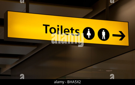 Illuminata maschio e femmina segno igienica in aeroporto Foto Stock