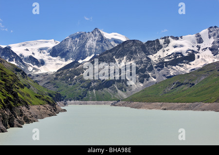 Il Lac des Dix, formato dalla grande diga di Dixence, la più alta diga a gravità del mondo, Valais / Wallis, alpi svizzere, Svizzera Foto Stock