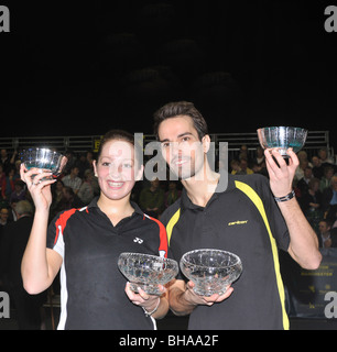 Nathan Robertson e Jenny Wallwork vincere la nazionale inglese di Badminton doppio misto titolo a Manchester nel 2010 Foto Stock