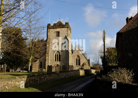 Santa Maria la Chiesa Parrocchiale nel West Sussex village di Washington NEL REGNO UNITO dove vi è stata una chiesa a partire dal 1174 Foto Stock