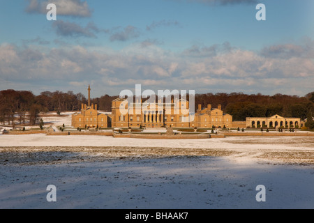 Holkham Hall e scendete caduta di neve in inverno Norfolk Foto Stock