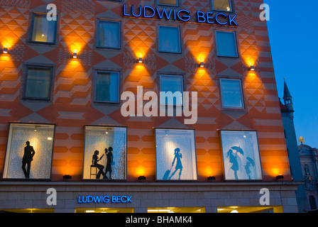 Ludwig Beck department store Marienplatz di München Monaco di Baviera Baviera Germania Europa Foto Stock