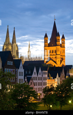 La cattedrale di Colonia, Chiesa LORDI DI ST. MARTIN, passeggiata sul lungofiume del Reno a Colonia, RENANIA DEL NORD-VESTFALIA, Germania Foto Stock