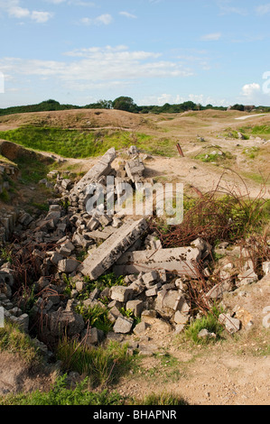 I resti di tedesco II Guerra Mondiale fortificazioni a Pointe du Hoc, Normandia, Francia Foto Stock