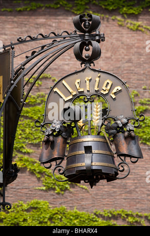 Segno di ZUM UERIGE BREWERY, pub birreria, la città vecchia di Dusseldorf, Nord Reno WHESTPHALIA, Germania Foto Stock