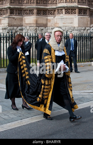 Completamente vestita di giudici e di QCs arrivano al Lord Cancelliere della prima colazione all'inizio dell'anno giudiziario a Londra Foto Stock