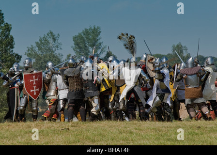 Reenactors nella battaglia di Grunwald del 1410 in provincia Warminsko-Mazurskie, Polonia Foto Stock