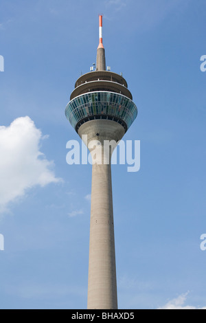 RHEINTURM, STADTTOR Building, edificio di uffici, Cancelleria dello Stato, DUSSELDORF, RENANIA DEL NORD-VESTFALIA, Germania Foto Stock