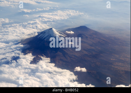 Vulcano Popocatepetl IN MESSICO DF città vista aerea da aeromobili Foto Stock