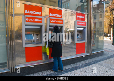 Sportello bancomat città vecchia Praga Repubblica Ceca Europa Foto Stock