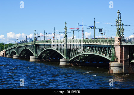 Più Troitskiy (Trinity bridge), oltre il fiume Neva, San Pietroburgo, Russia Foto Stock