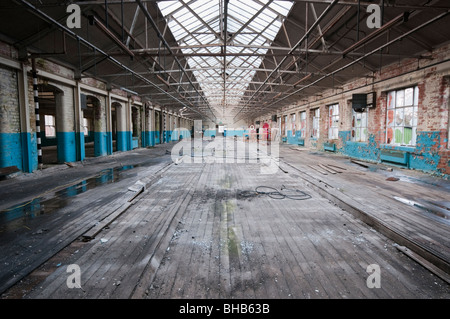 Interno di una fabbrica abbandonata, chiuse per circa dieci anni. Foto Stock