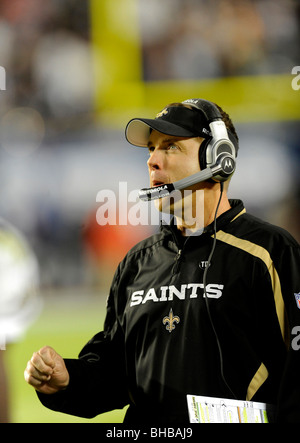 Head Coach Sean Payton dei New Orleans Saints guarda su durante una partita contro gli Indianapolis Colts nel Super Bowl XLIV Foto Stock