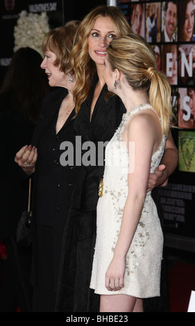 SHIRLEY MACLAINE Julia Roberts Emma Roberts IL GIORNO DI SAN VALENTINO PREMIERE MONDIALE HOLLYWOOD Los Angeles CA USA 08 febbraio 2010 Foto Stock