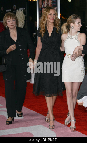 SHIRLEY MACLAINE Julia Roberts Emma Roberts IL GIORNO DI SAN VALENTINO PREMIERE MONDIALE HOLLYWOOD Los Angeles CA USA 08 febbraio 2010 Foto Stock