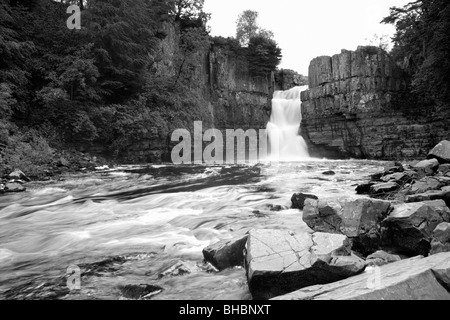 Middleton in Teesdale, County Durham, Inghilterra. Forza elevata, l'Inghilterra del più grande cascata, sul Fiume Tees. Foto Stock