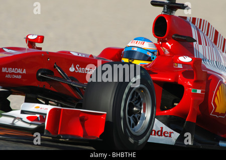 Fernando Alonso (ESP) alla guida della Ferrari F10 di Formula One racing car nel febbraio 2010 Foto Stock