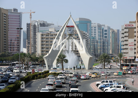 Orologio da torre rotonda in Dubai Emirati Arabi Uniti Foto Stock