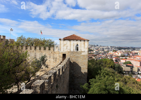 Il castello Sao Jorge è un Maures fortezza costruita nel secolo10th nel cuore del quartiere storico di Lisbona Foto Stock