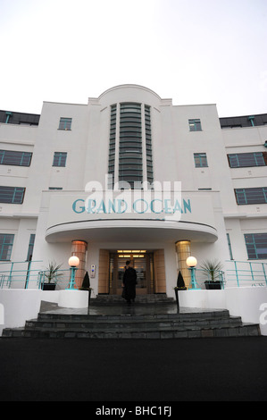 Il recentemente rinnovato Grand Ocean, nuovi appartamenti e gli appartamenti sul sito di un antico al butlins holiday resort di Saltdean Foto Stock