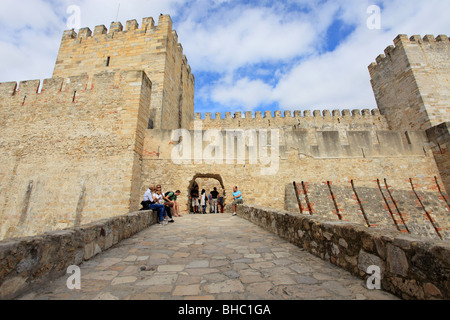 Il castello Sao Jorge è un Maures fortezza costruita nel secolo10th nel cuore del quartiere storico di Lisbona Foto Stock