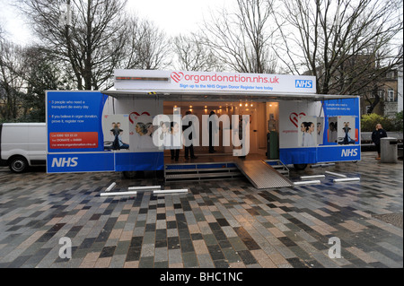 La donazione di organi roadshow nel centro di Brighton per incoraggiare le persone a iscriversi alla donazione di organi Foto Stock