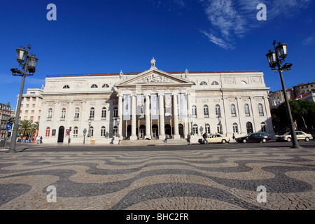 Il teatro nazionale in Praça Dom Pedro IV Lisbona Portogallo Europa Foto Stock