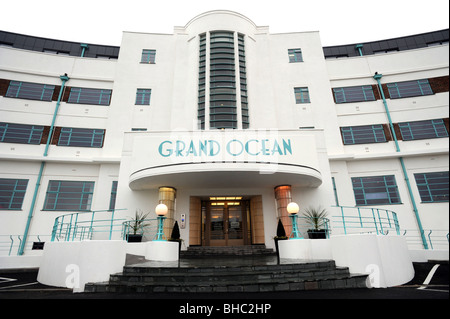 Il recentemente rinnovato Grand Ocean, nuovi appartamenti e gli appartamenti sul sito di un antico al butlins holiday resort di Saltdean Foto Stock