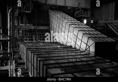Bankside Power Station che mostra la massiccia Turbine Hall fotografato in alla fine degli anni novanta quando è stata l'annunzio che il Tate Mode Foto Stock