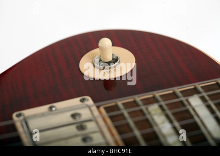 Ritmo e treble selettore su un vino rosso Gibson Les Paul chitarra Foto Stock