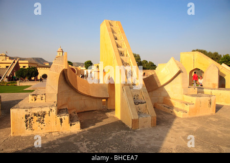Uno strumento di misurazione 'Time of Day' a Jantar Mantar, Jaipur, India Foto Stock