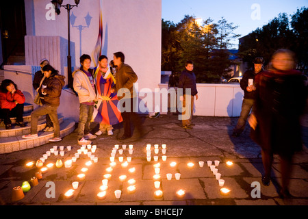 Tibetani e gli islandesi unire le forze e di protesta contro l'occupazione cinese del Tibet. Reykjavik Islanda Foto Stock