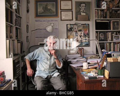 Autore Russell Freedman nel suo ufficio Foto Stock