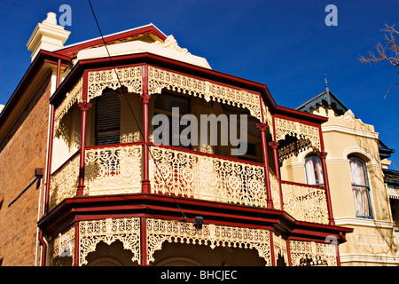 Architettura / ferro battuto dettagli su una terrazza house situato nel sobborgo di Flemington / Melbourne Victoria Australia. Foto Stock