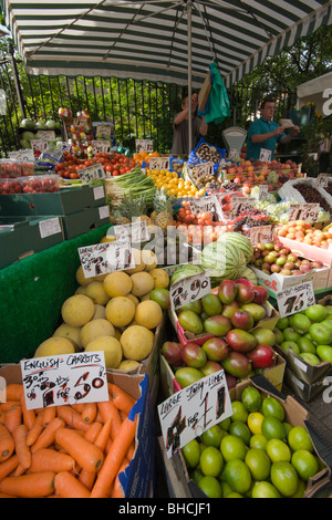 Frutta e verdura di stallo del mercato Foto Stock