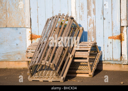 Trappole di aragosta seduti sul pontile. Foto Stock