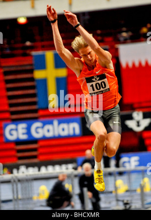 Christian Olsson di Svezia salta oltre 17 metri nel salto triplo evento in GE Giochi dopo diversi anni di pregiudizio Foto Stock