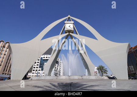 Orologio da torre rotonda in Dubai Emirati Arabi Uniti Foto Stock