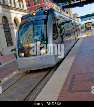 Houston Light Rail, METRO, Metropolitan Transit Authority di Harris County, Strada Principale linea rossa fermata in Houston, Texas Foto Stock