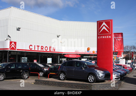 Un Bristol via motore Citroen concessionaria auto in una città del Regno Unito. Foto Stock