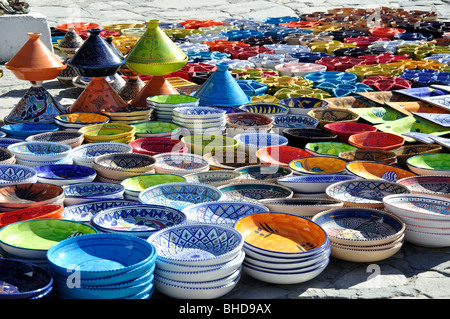 Street in ceramica display esterno ingresso Medina, Sousse, Sousse Governatorato, Tunisia Foto Stock